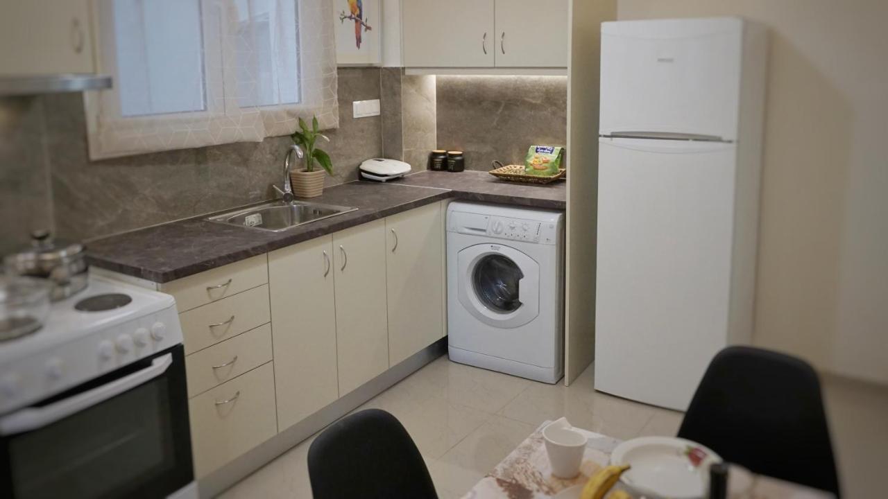 Veggera Center,petralona Station Apartment *